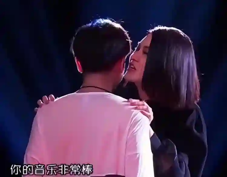 尚雯婕登台前抑郁症发作，不敢告诉节目组，在休息室僵硬了30分钟