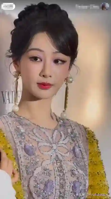 北影节红毯林志玲脸僵眼睛小，孙俪土气金晨灵动，杨紫打了翻身仗