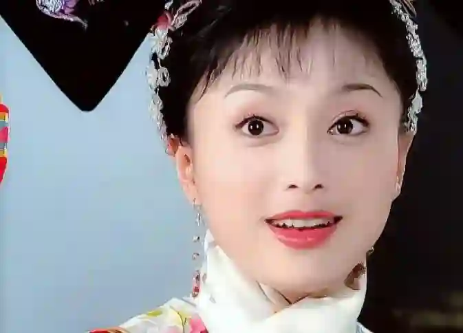 秦岚有多美？刘芸：追她的人太多了，上学时长得漂亮被男生尾随！
