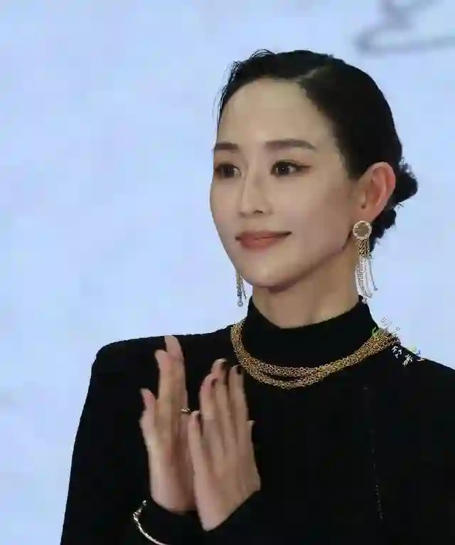 抖音红毯：宋佳再现“高级感”，倪虹洁人鱼裙造型太惊艳