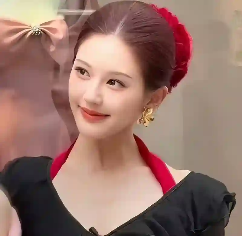 赵露思金泰熙同款造型撞衫！她们都美艳绝伦性感撩人