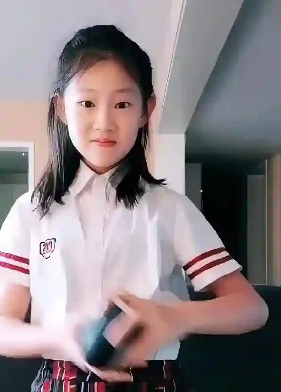 小沈阳回应女儿被吐槽丑，接受一切批评的声音，女儿已努力多年