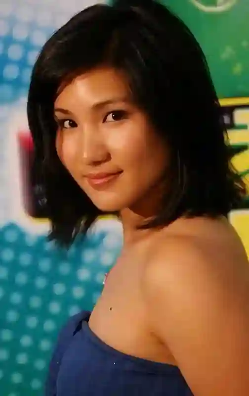 郑佩佩女儿近况曝光：和妈妈超像，在美国当老师，混血儿子很可爱