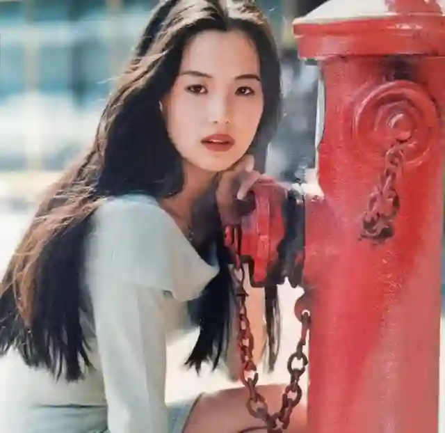 王菲也没想到，自己抛弃的前男友栾树，如今在咏梅手里闪闪发光