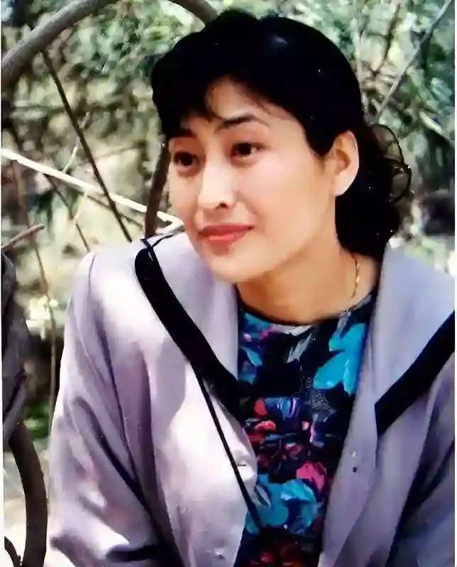 演员许娣：长相端庄秀丽，与丈夫恩爱43载，儿子儿媳都是圈内人