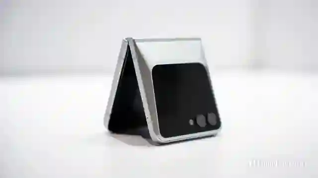 三星炫技：Polygon Foldable概念折叠手机亮相，金属质感