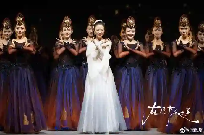 佟丽娅舞剧首秀成功，好友董璇母女暖心力挺