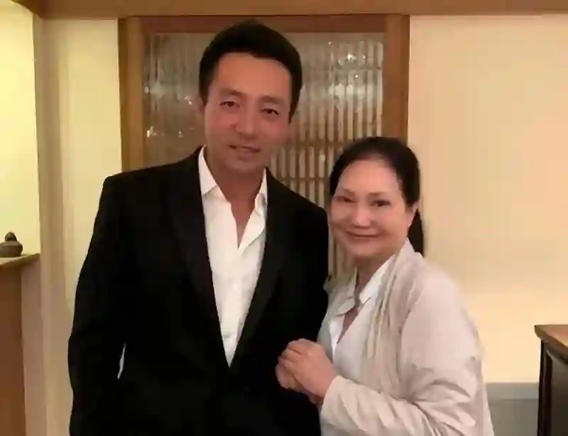 曝汪小菲将带一对儿女定居上海？S妈16个字回应，两家之间疑似断联
