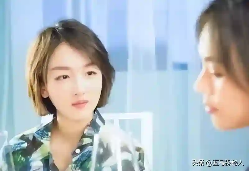 一手好牌打碎！三金影后周冬雨，因缺乏教养付出代价