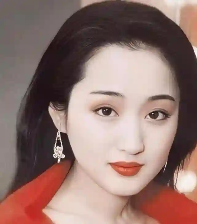 53岁杨钰莹现状：和母亲定居深圳，在豪宅种菜生活惬意，仍未结婚