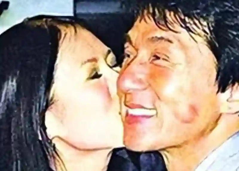 成龙灌章子怡的不是酒，而是整个娱乐圈的丑闻，他们是什么关系？