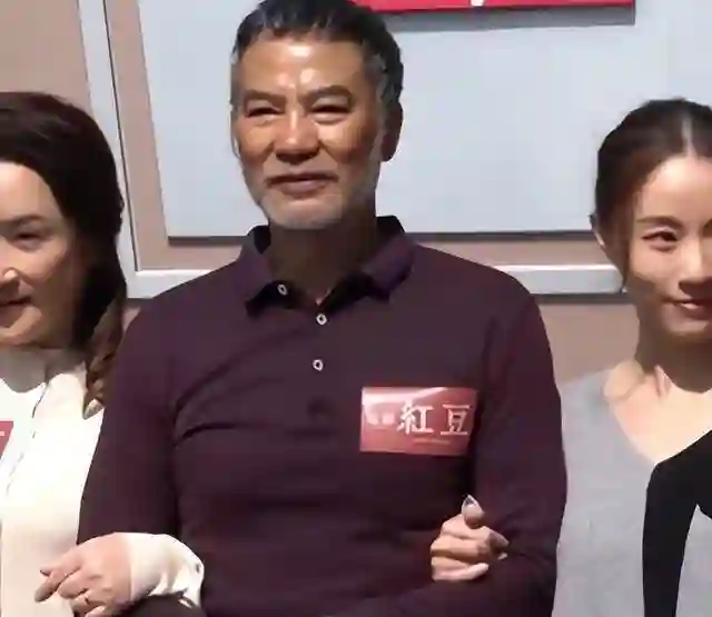 不露面不知道，一露面吓一跳！这些明星怎么突然老得连面相都变了