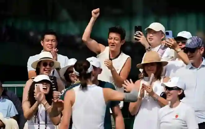 陈冠希带8岁女儿来伦敦中国城，冠希哥颜值越跑越偏，女儿也是高级脸