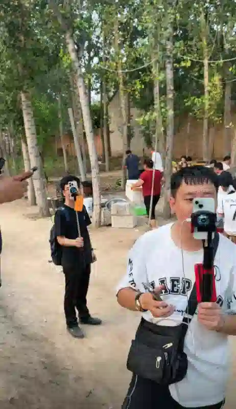 忘本？大鹏被网红姜涛讨要结婚份子钱，被爆不回消息，已结识10年