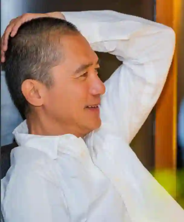 事实证明，与刘嘉玲中日分居的丁克一族梁朝伟，已走上另一条大道
