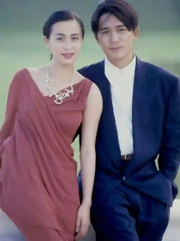 梁朝伟刘嘉玲泰国度假，两人结婚多年恩爱如初，刘嘉玲美腿抢镜