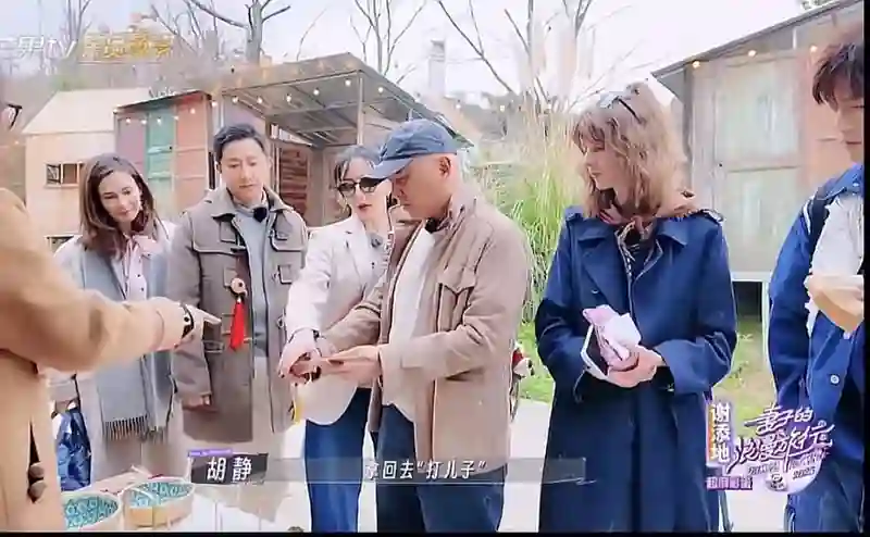 好久不见胡静儿子牛魔王了，颜值拉高星二代整体水平？