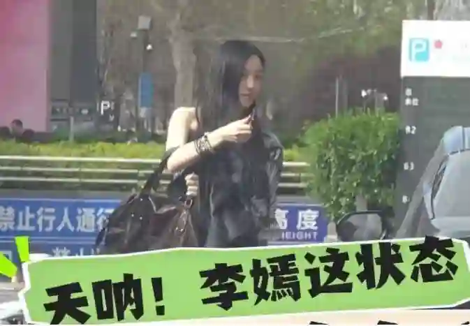 19岁李嫣逛奢店疯狂购物，妹妹搬家泪洒现场，两个孩子差异显著