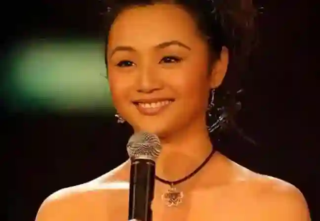 曾和李湘、谢娜争夺“一姐”位，51岁曹颖却用低情商出圈