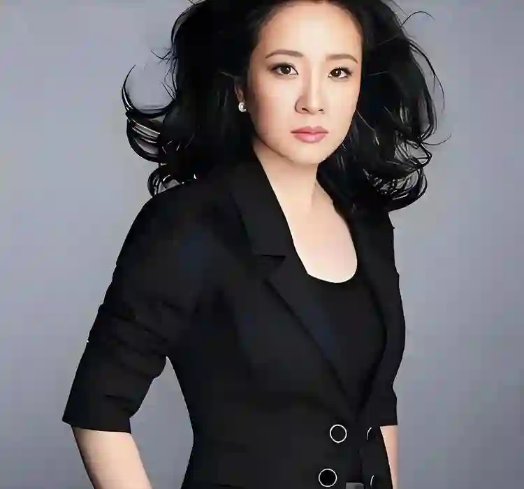 国家一级演员分居15年不离婚，轮椅丈夫默默承受，儿子也成演员