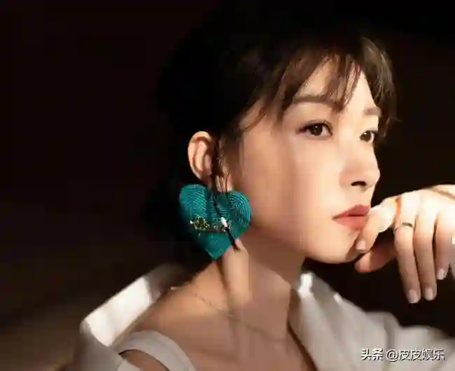 与胡歌互相成就，不婚主义却隐婚生子，43岁万茜成为人生赢家