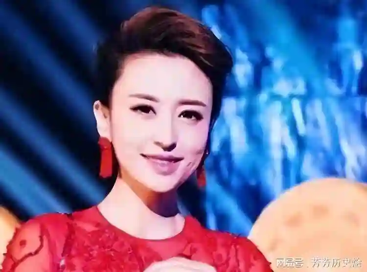 曾被誉为“央视最美主持人”，因推错一扇门意外离世，终年33岁