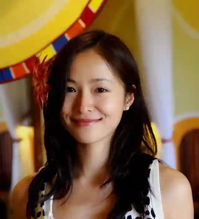 江一燕携夫走红毯，到处认干爹的茶艺大师，如今想靠浪姐“洗白”