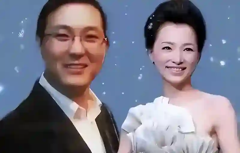央视主持人董卿近况曝光，被人搀扶着从医院出来，跟之前判若两人