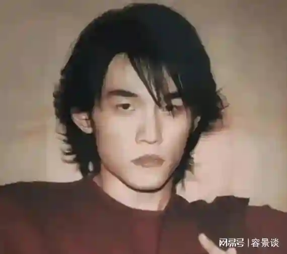 46岁周杰伦近况曝光，脸部憔悴走路需要人扶，刘畊宏的话应验了