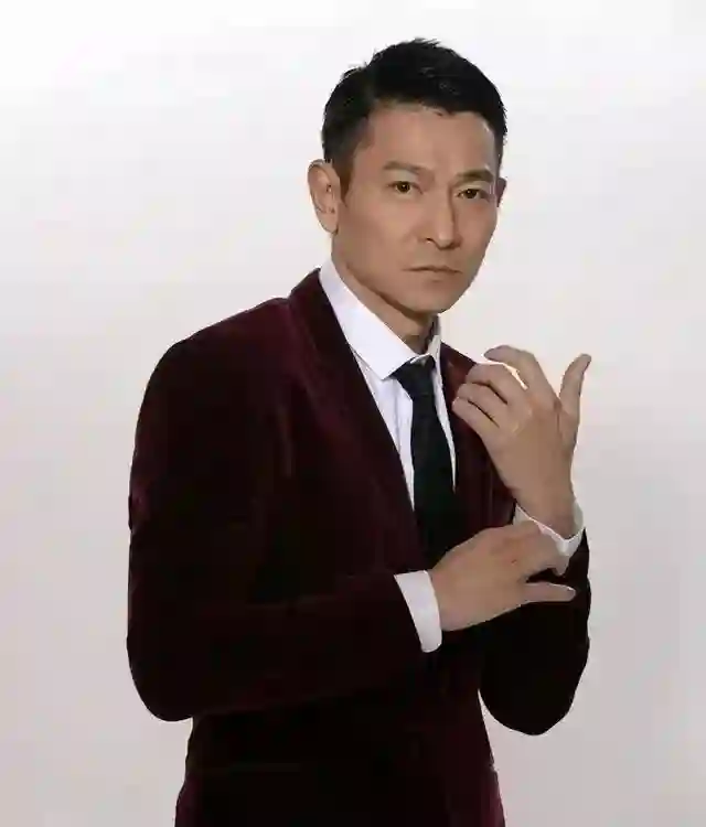 他是刘德华唯一绝交的朋友，两人曾被传言为断背，今成光头大叔