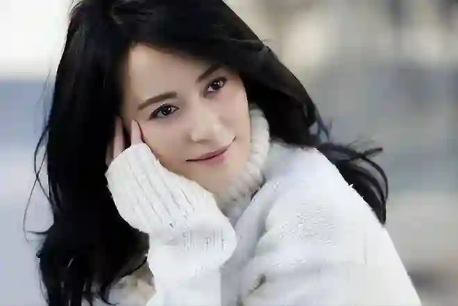 内娱美人俞飞鸿：54岁不结婚却有固定伴侣，感谢男闺蜜窦文涛20年的陪伴