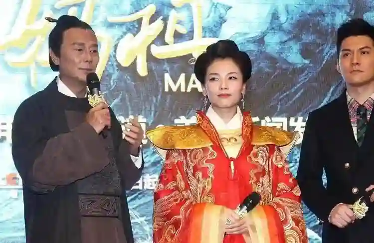 刘涛参加妈祖诞排场无人敌，两杠三星为她开路，亿万大佬只配拍照