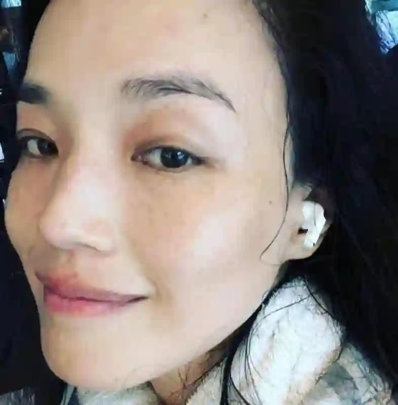 49岁舒淇近照堪比“整容”，嫁给苦等21年的冯德伦，如今她后悔吗