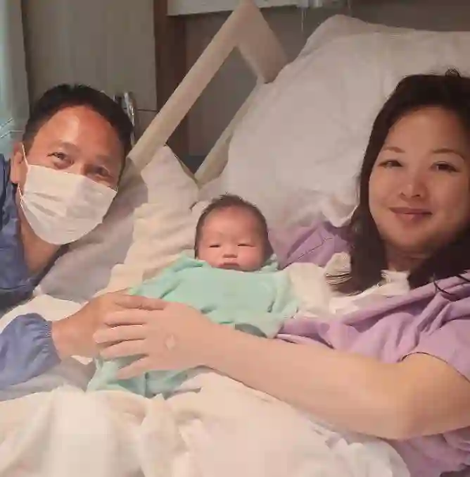 王祖蓝68岁舅舅欠债1307万被颁令破产，去年和娇妻生下第三个儿子