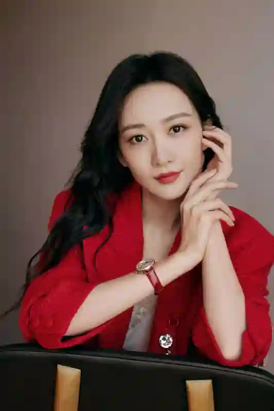 疑似王鸥女儿首曝光，传与何九华复合低调登记，男方年初曾声称没结婚