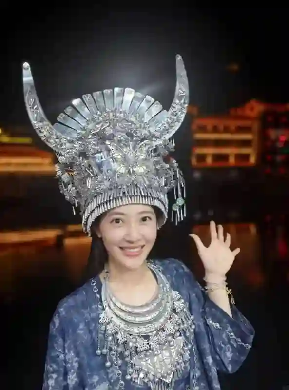 女儿11岁成“小戏骨”，继承父母好基因，考古聂远老婆晒幸福合照