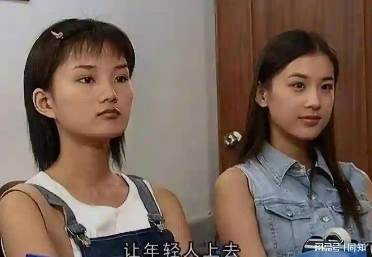 “白月光”黄圣依：下跪赵本山，甩掉杨子，如今醒悟，42岁不算晚