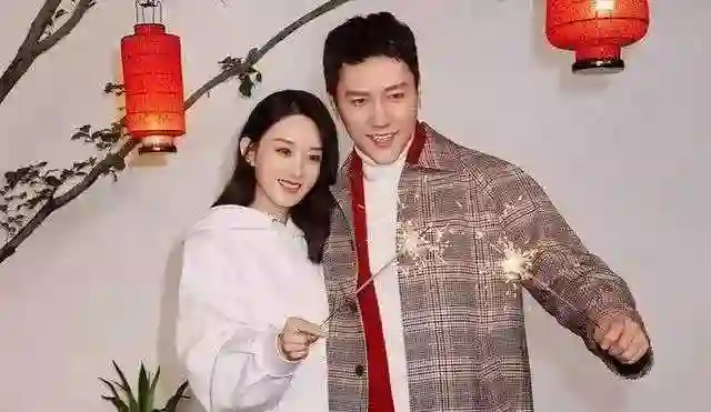 赵丽颖冯绍峰复婚了？小号被扒至今未换情头多次同框，双方未回应