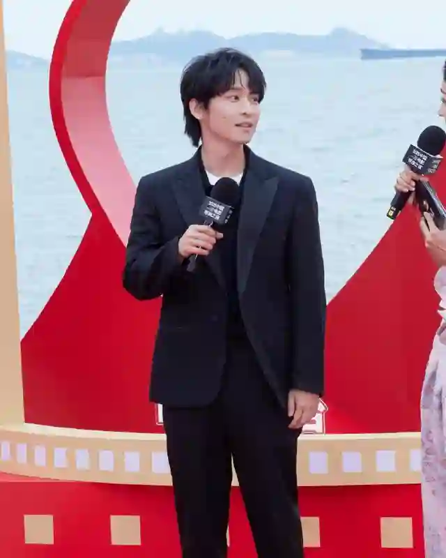 原来孙俪当初没说谎，看了央视镜头才发现，董子健的面相早就变了