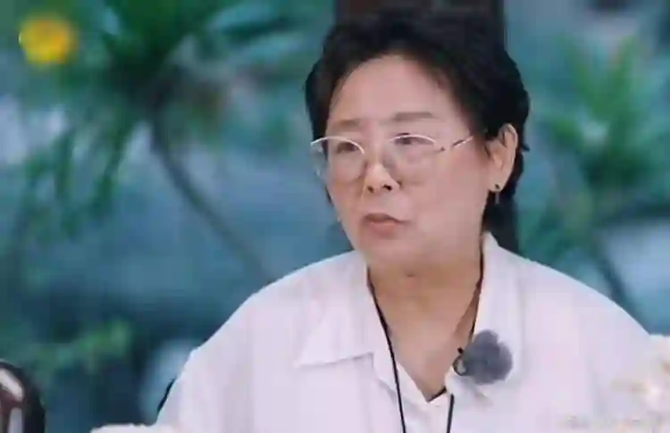 黄圣依妈妈曝外孙让自己寒心，付出白费了，疑似内涵杨子教育观念