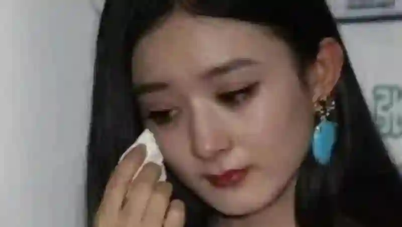 孙菲菲旧事重提？女星走红前的辛酸事盘点：赵丽颖被孤立、杨幂挨巴掌
