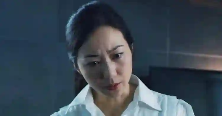 全程呲牙咧嘴，台词含糊不清，连影帝任达华都带不动这个拖油瓶！