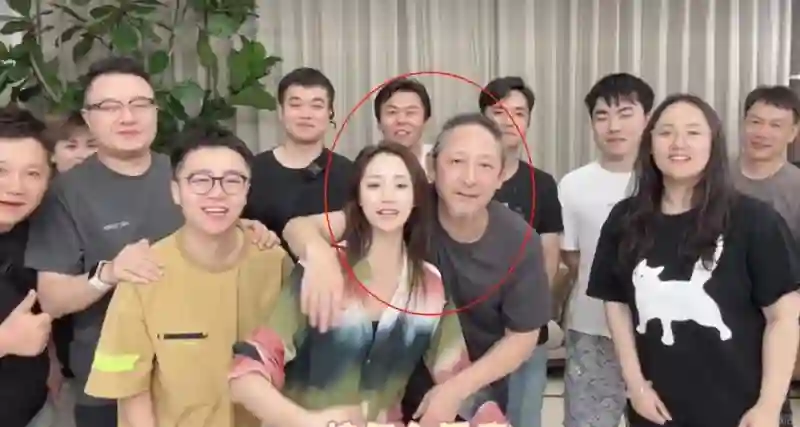 王琳新综艺，倪萍嘴歪眼斜，谢娜满脸凹坑好土，被再婚的董璇抢镜