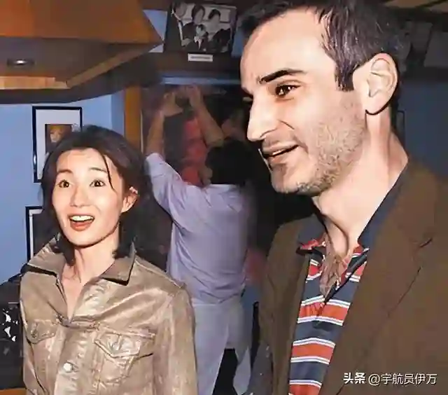万万没想到，单身未育的张曼玉，如今在60岁活成了人生赢家