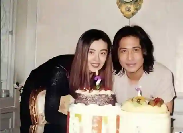 孙丽雅：嫁大24岁歌手齐秦，婚后连生两胎，一家四口其乐融融