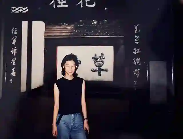 看黄圣依与母亲的相处模式才明白：婚姻不幸与“控制欲母亲”有关