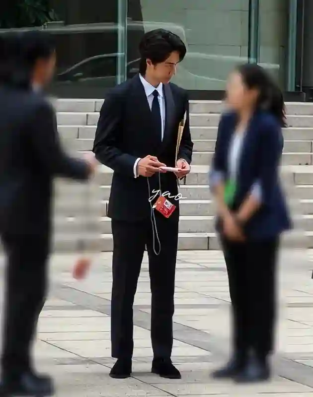 央视的镜头好真实，王一博帅的扎眼，吴京面相变了，宋佳太惊艳
