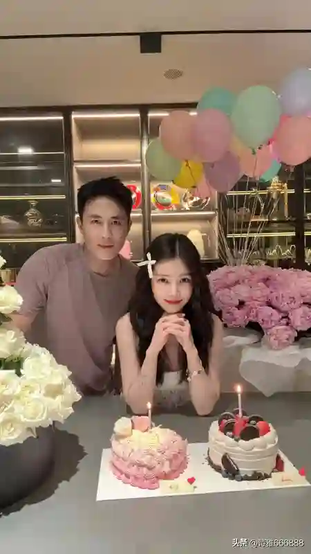 杜淳老婆王灿庆37岁生日，烫卷发配蝴蝶结，甜美如17岁少女