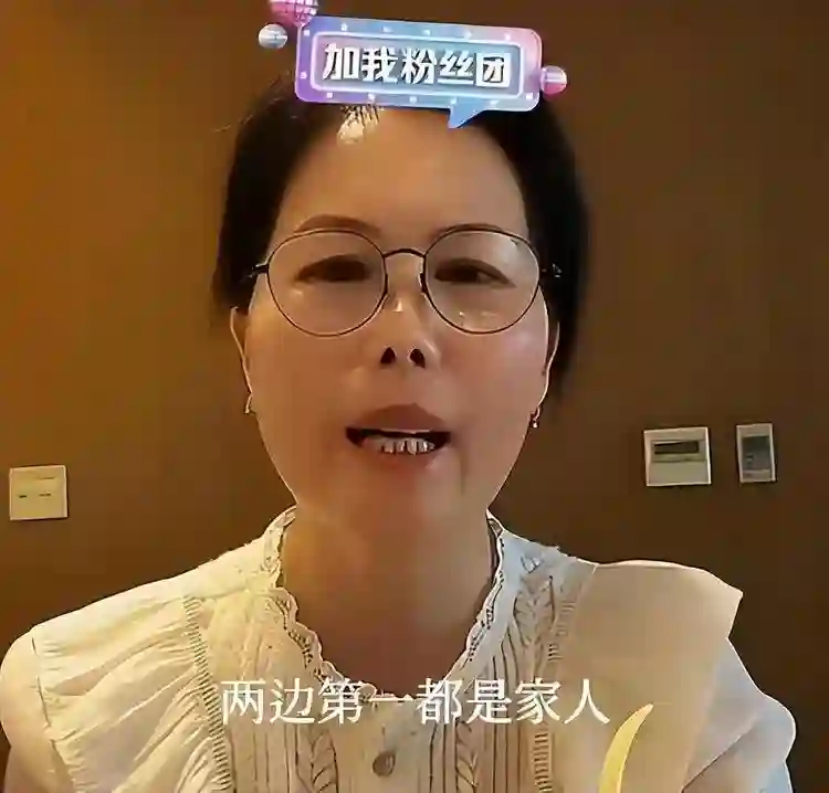 玥儿吃到小杨阿姨做的鸡腿，一顿家常便饭，孩子们也可以吃出幸福