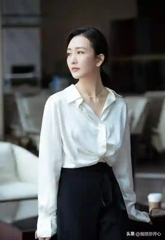 王鸥生娃已一年多，何九华近日首次在节目中回应：我还没有结婚！